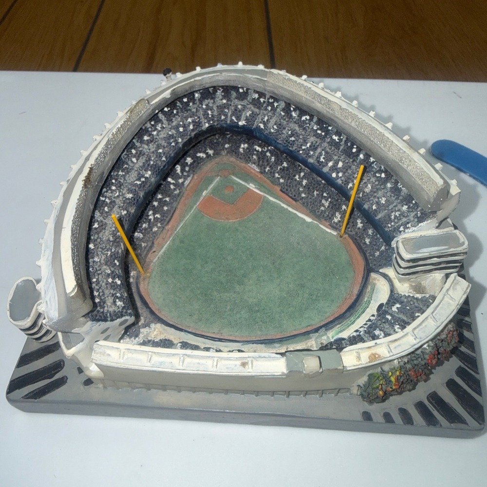 Vintage Yankee Stadium Replica Model Figurine Novel-T-Shirts Inc MLB Baseball